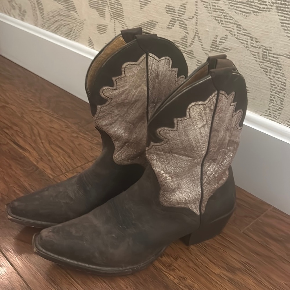 J B Dillon women’s cowgirls boots. Leather with minimal wear